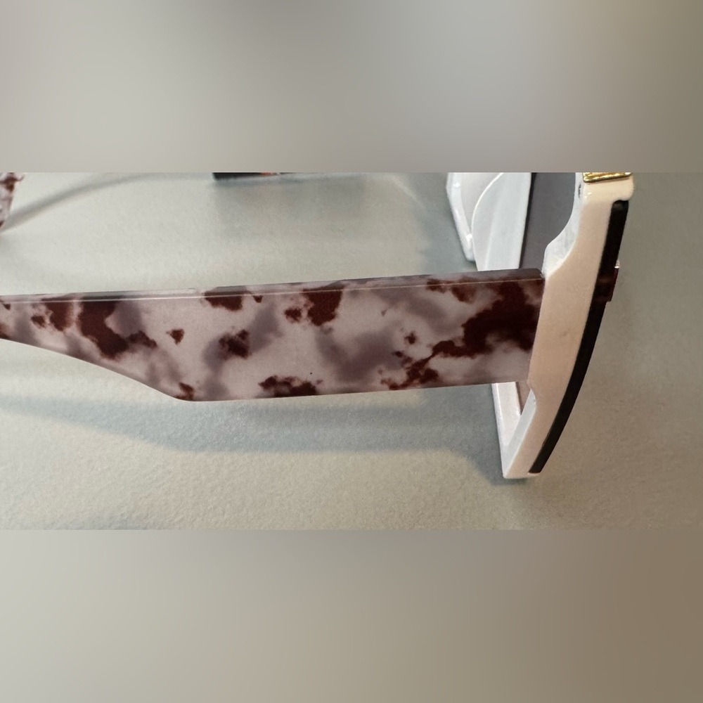True Religion Gradient white frame oversized Sunglasses gold top accent oversize - Picture 3 of 6